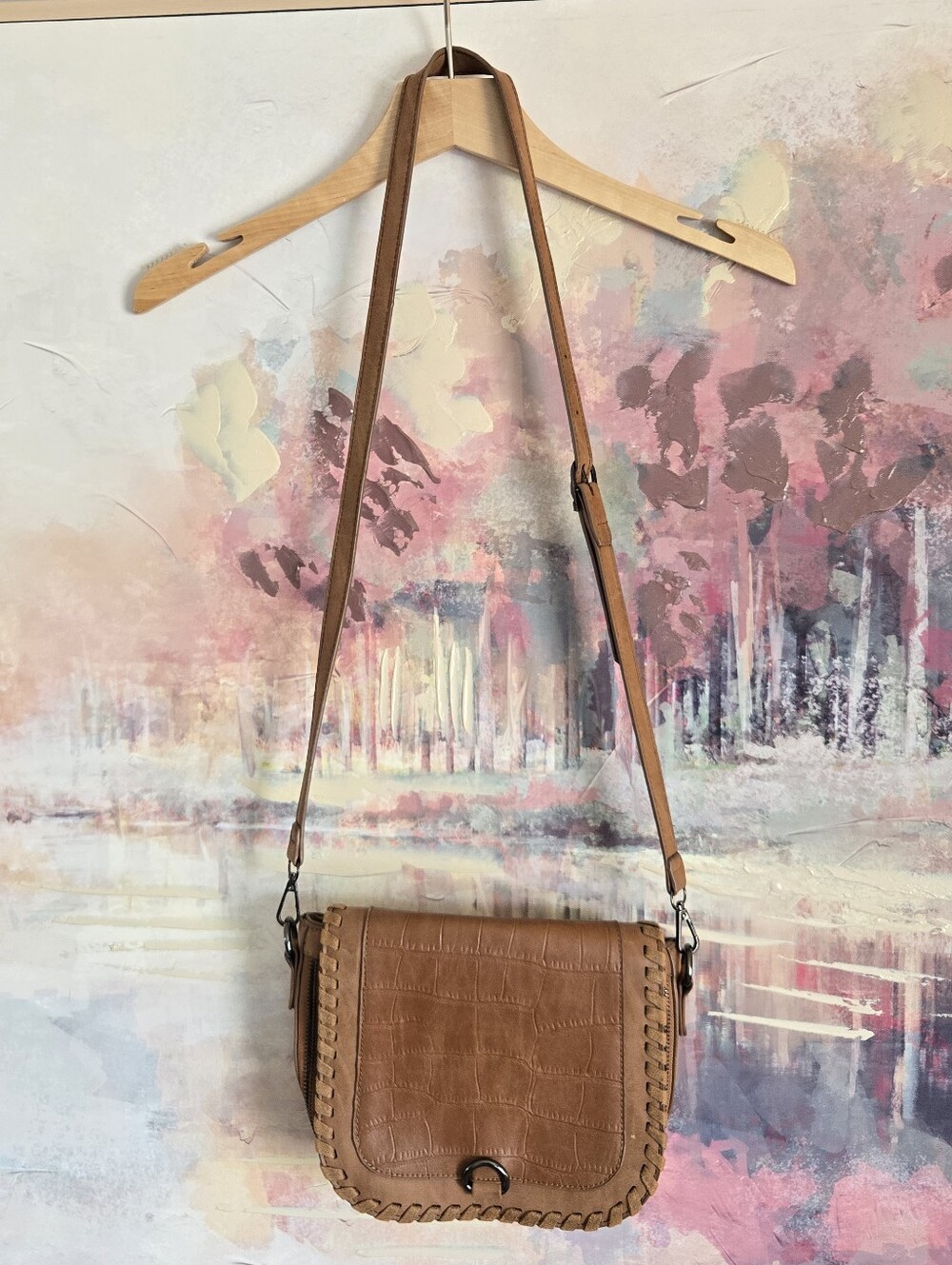 Akaiv• Tan Crossbody Saddle Bag
